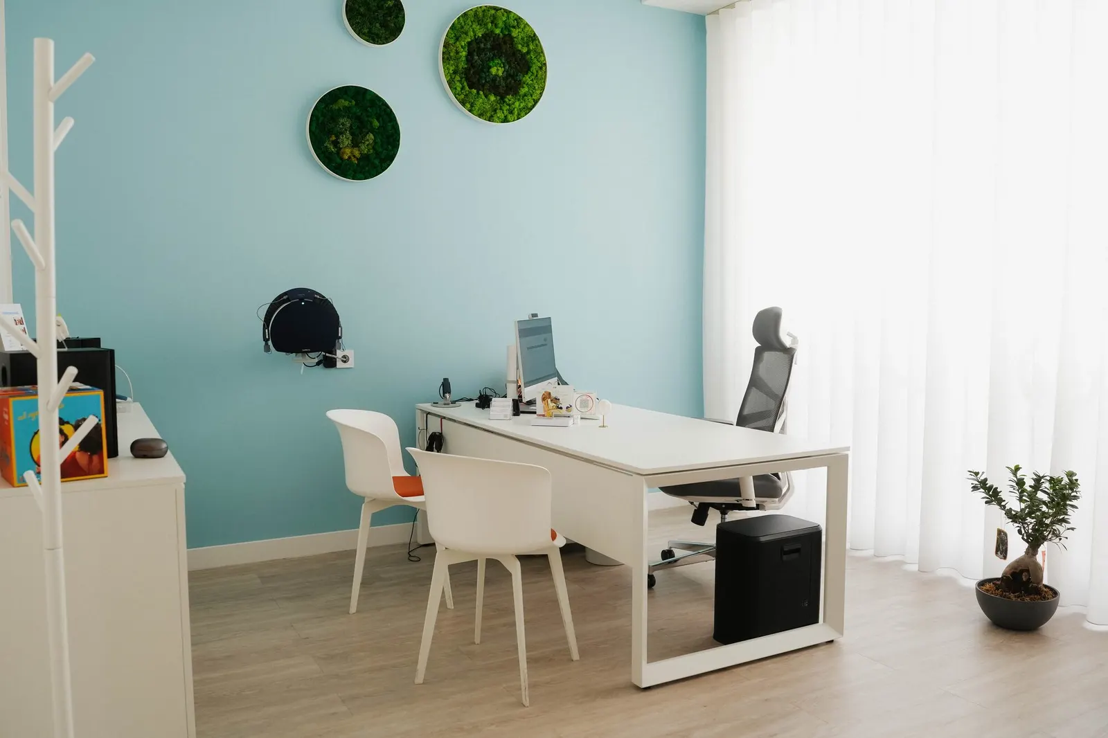 Studio audiometrico attrezzato per l'esame dell'udito.